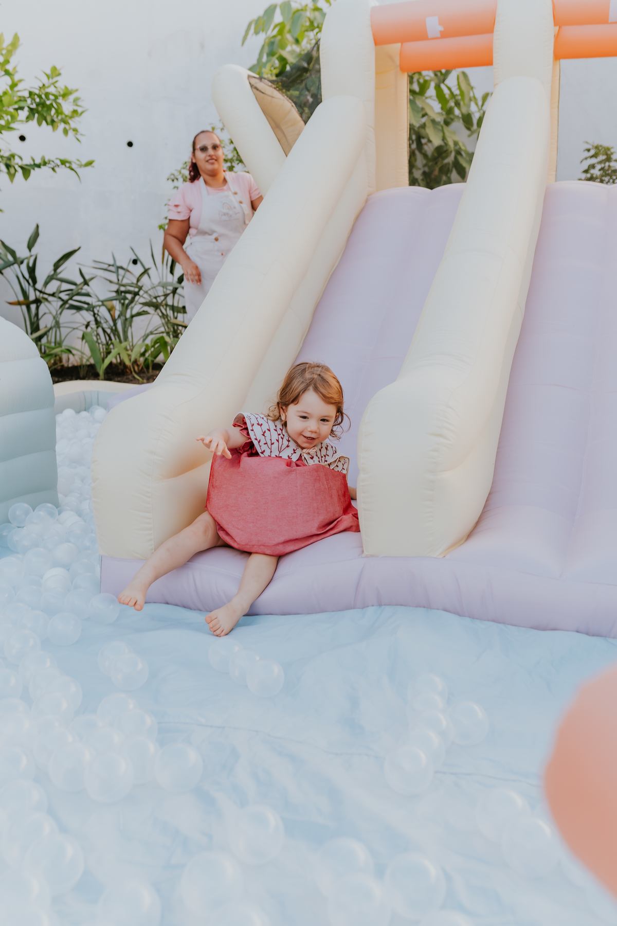 fotografia festa infantil em casa quintal fotografa de famílias 2 anos Sofia ilha do governador Rio de Janeiro bruna guerson 