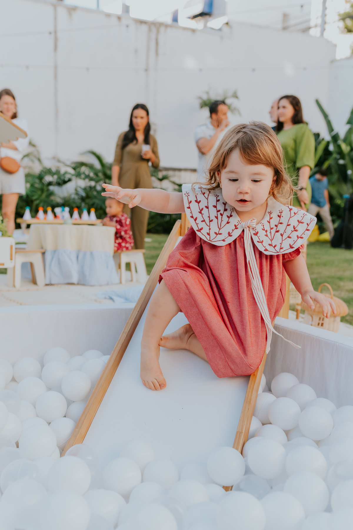 fotografia festa infantil em casa quintal fotografa de famílias 2 anos Sofia ilha do governador Rio de Janeiro bruna guerson 