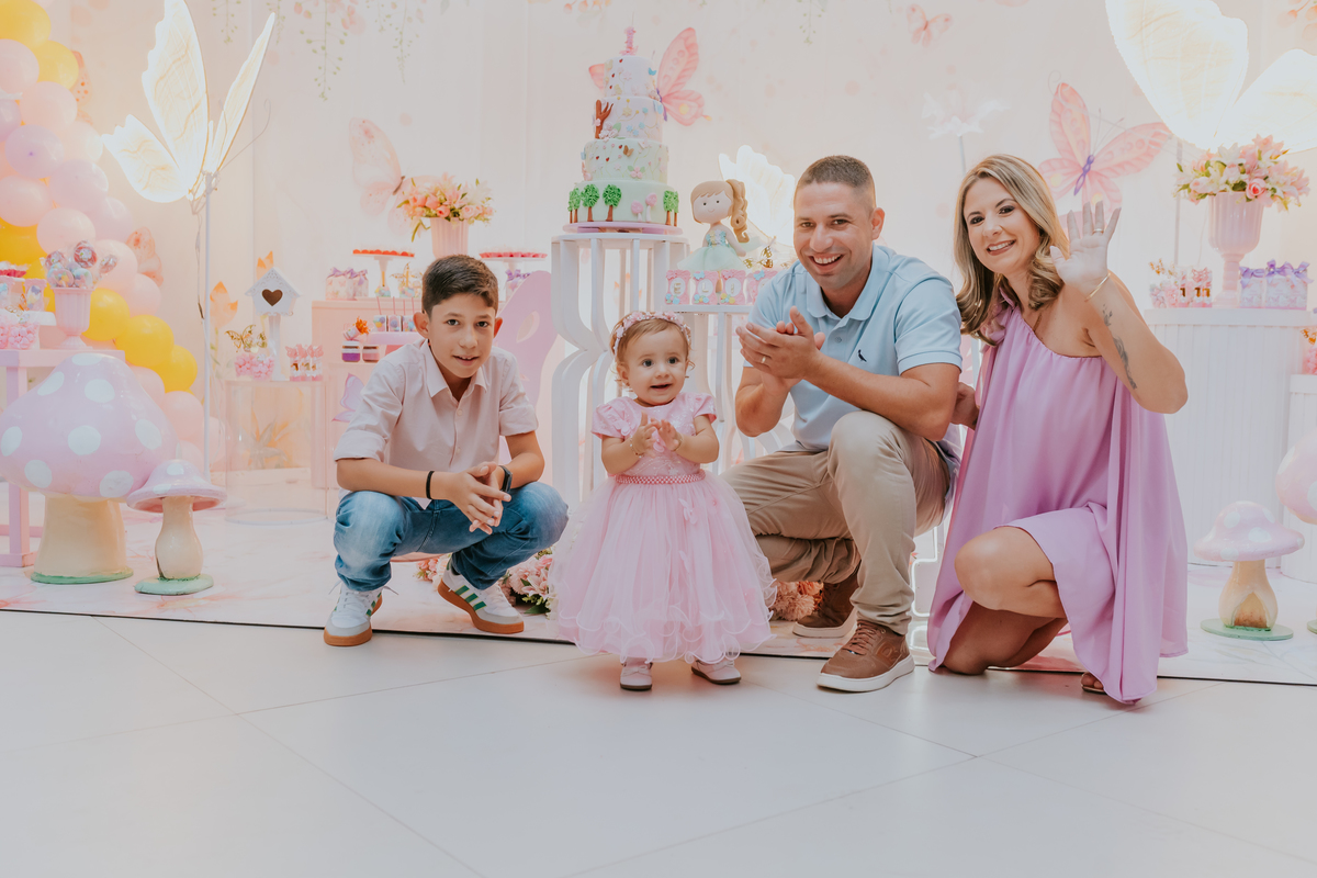 fotografa familia festa infantil 1 ano Elisa tema borboleta casa de festas estação faz de conta taquara Rio de Janeiro Jacarepaguá fotografia 