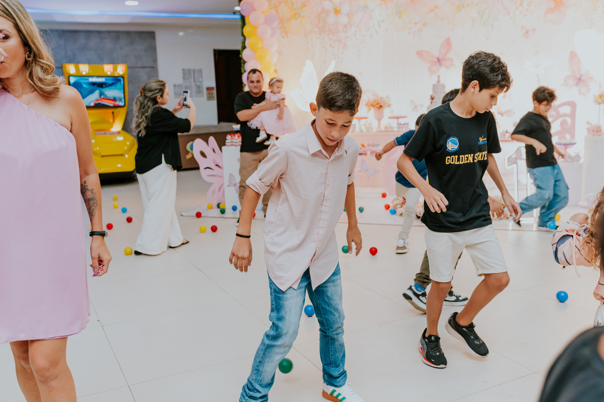 fotografa familia festa infantil 1 ano Elisa tema borboleta casa de festas estação faz de conta taquara Rio de Janeiro Jacarepaguá fotografia 
