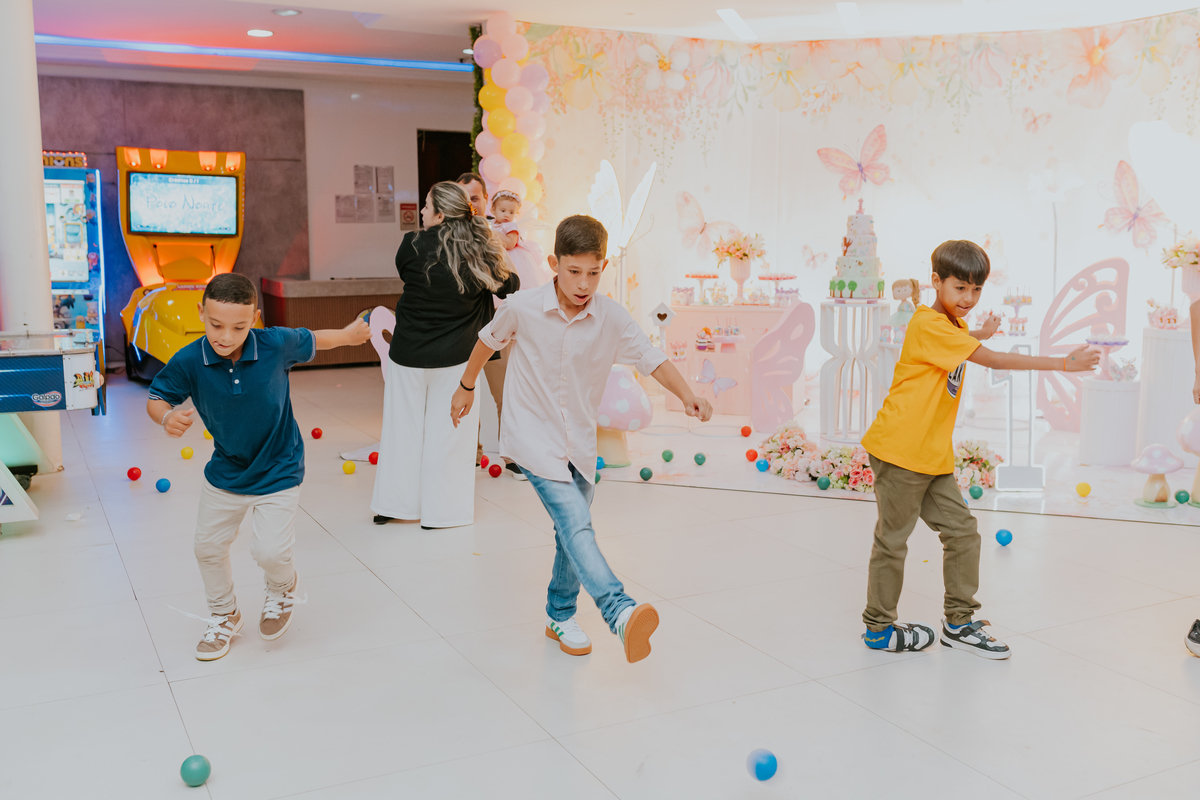 fotografa familia festa infantil 1 ano Elisa tema borboleta casa de festas estação faz de conta taquara Rio de Janeiro Jacarepaguá fotografia 