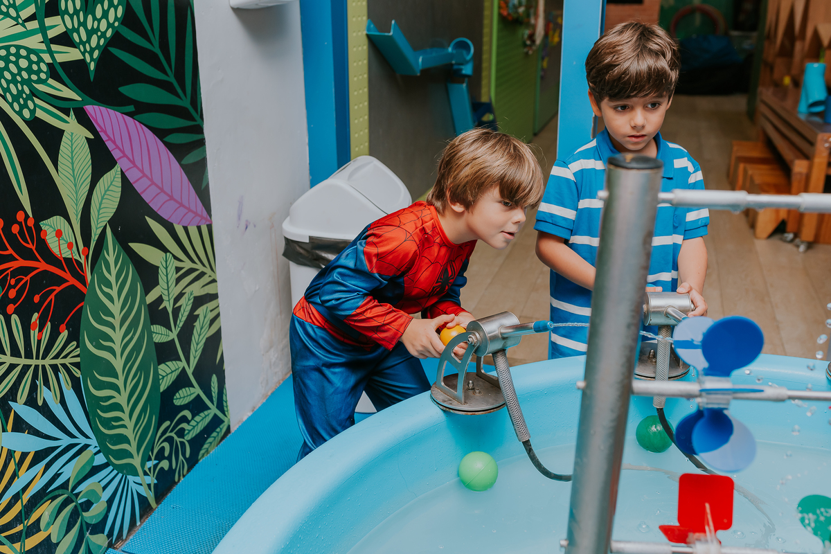 fotografia festa infantil fotografa familia 4 anos Guillermo tema super herois casa de festas espoleta Buffet botafogo rj rio de janeiro 