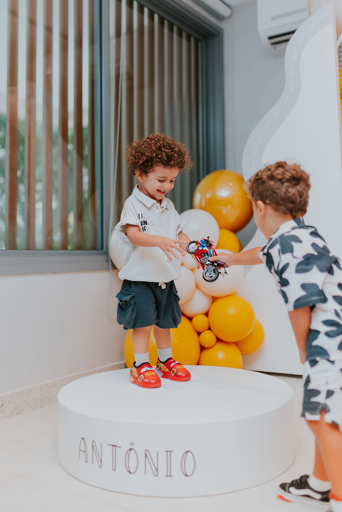 fotografa festa infantil fotografia familia niteroi icarai rio de janeiro 3 anos antonio tema carros bicicleta rj 