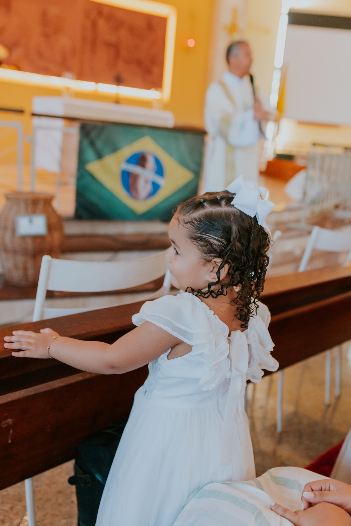 Fotógrafa de família Batizado na Paróquia Nossa Senhora Aparecida- Ilha do Governador, RJ batismo moreno fotografia 