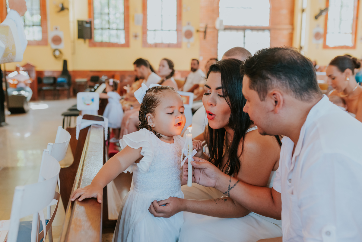 Fotógrafa de família Batizado na Paróquia Nossa Senhora Aparecida- Ilha do Governador, RJ batismo moreno fotografia 
