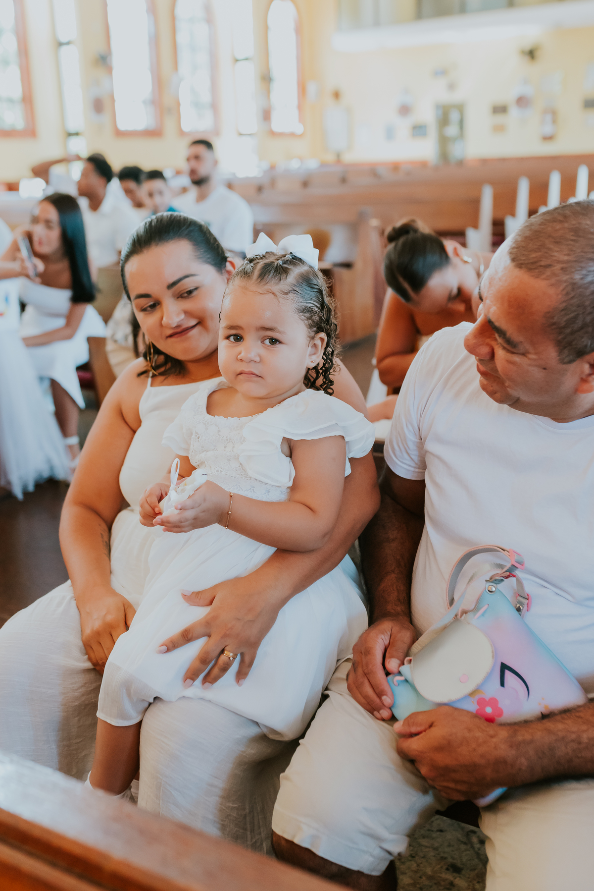 Fotógrafa de família Batizado na Paróquia Nossa Senhora Aparecida- Ilha do Governador, RJ batismo moreno fotografia 