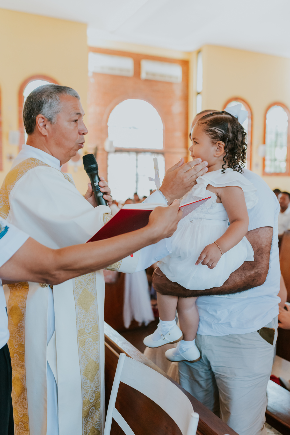 Fotógrafa de família Batizado na Paróquia Nossa Senhora Aparecida- Ilha do Governador, RJ batismo monero fotografia 