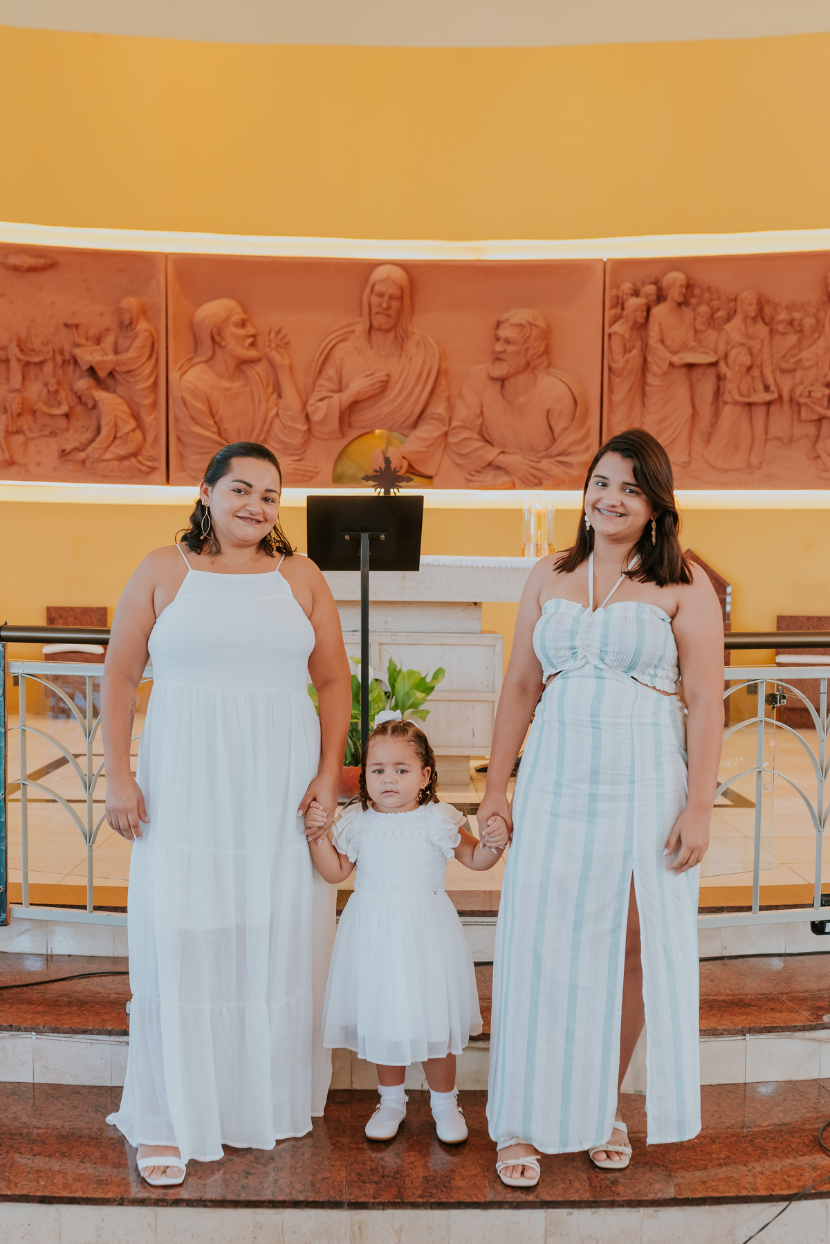 Fotógrafa de família Batizado na Paróquia Nossa Senhora Aparecida- Ilha do Governador, RJ batismo moreno fotografia 