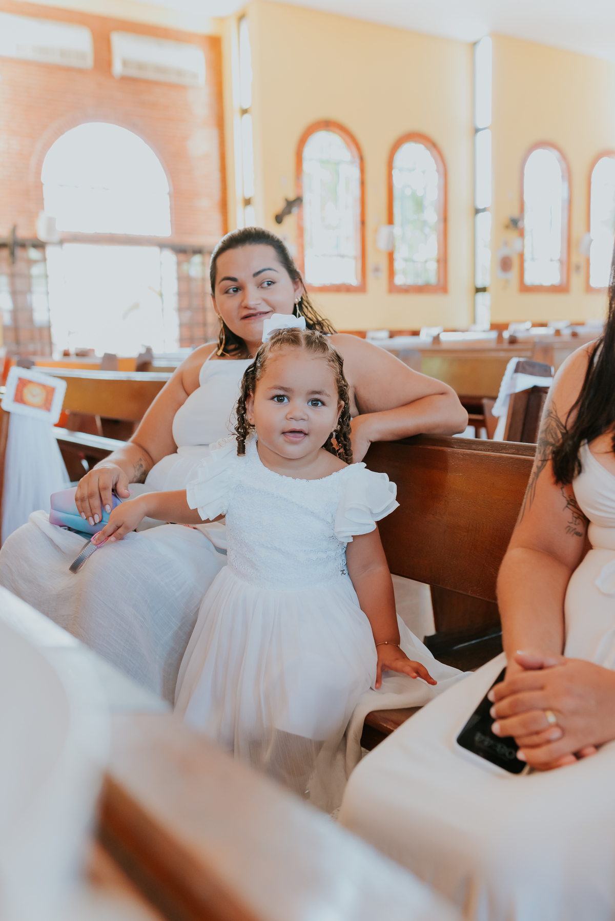 Fotógrafa de família Batizado na Paróquia Nossa Senhora Aparecida- Ilha do Governador, RJ batismo monero fotografia 
