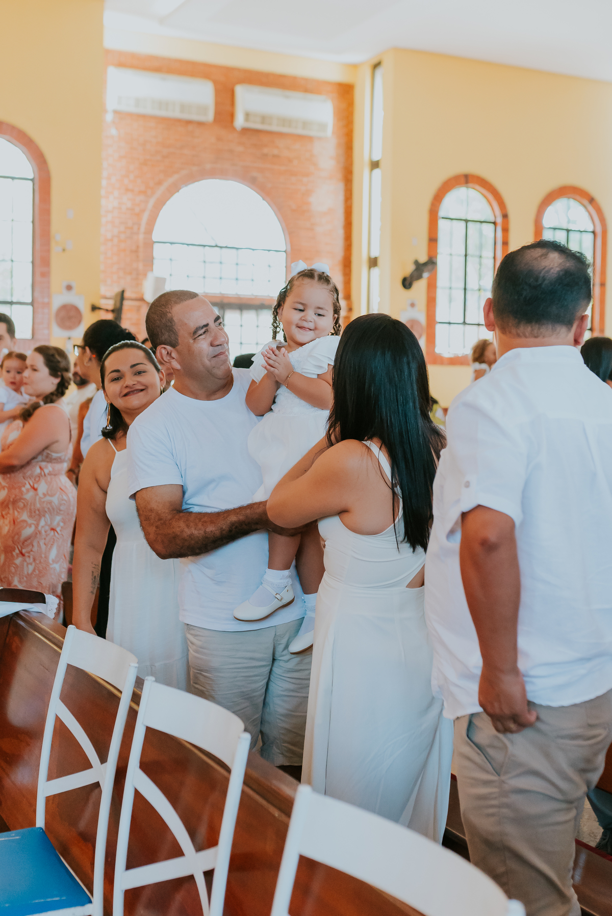 Fotógrafa de família Batizado na Paróquia Nossa Senhora Aparecida- Ilha do Governador, RJ batismo moreno fotografia 
