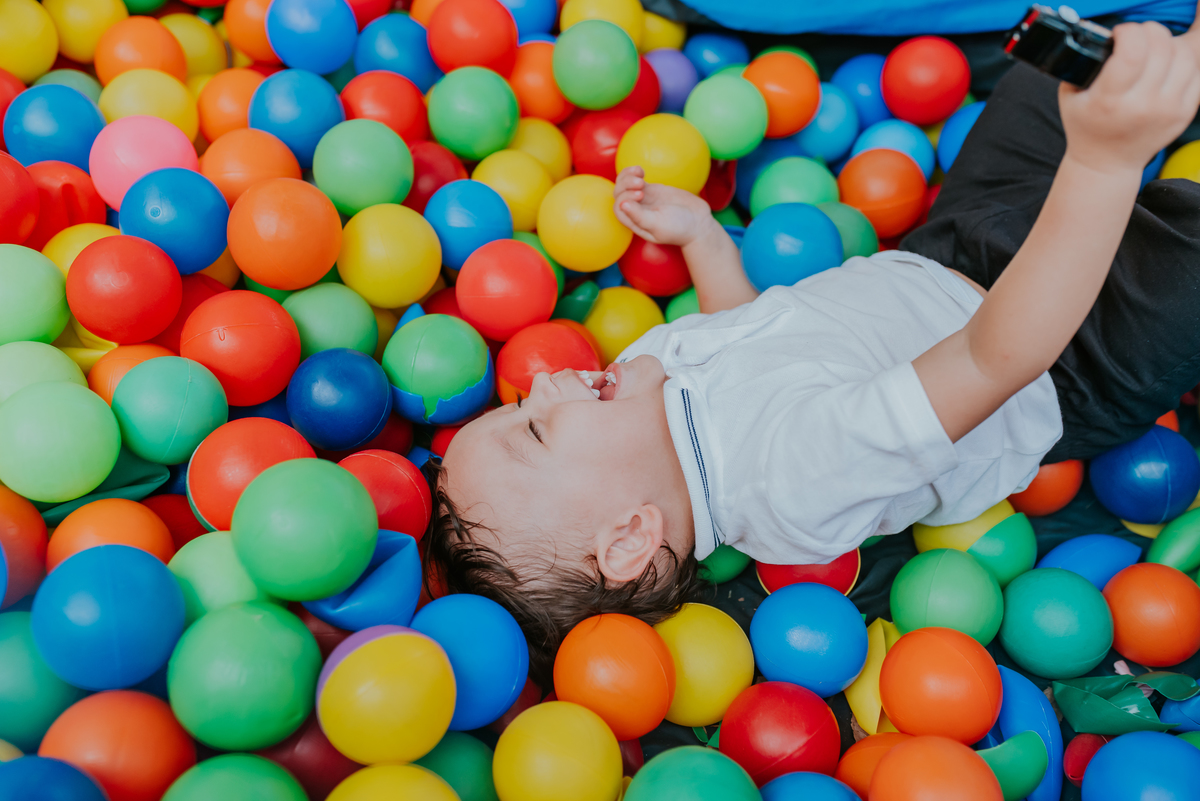fotografia festa infantil Rio de Janeiro rj fotografa familia 2 anos Nicolas tema carros em casa 