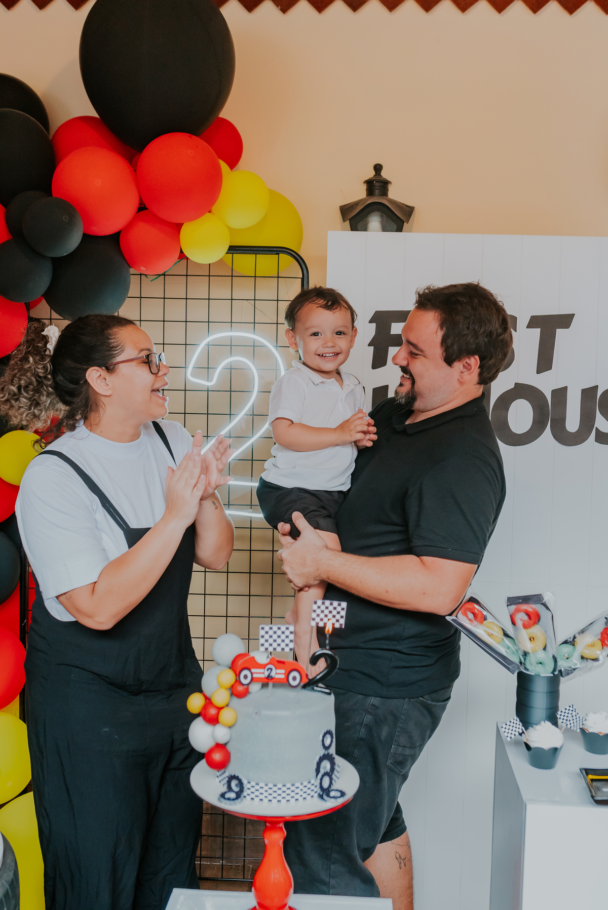 fotografia festa infantil Rio de Janeiro rj fotografa familia 2 anos Nicolas tema carros em casa 