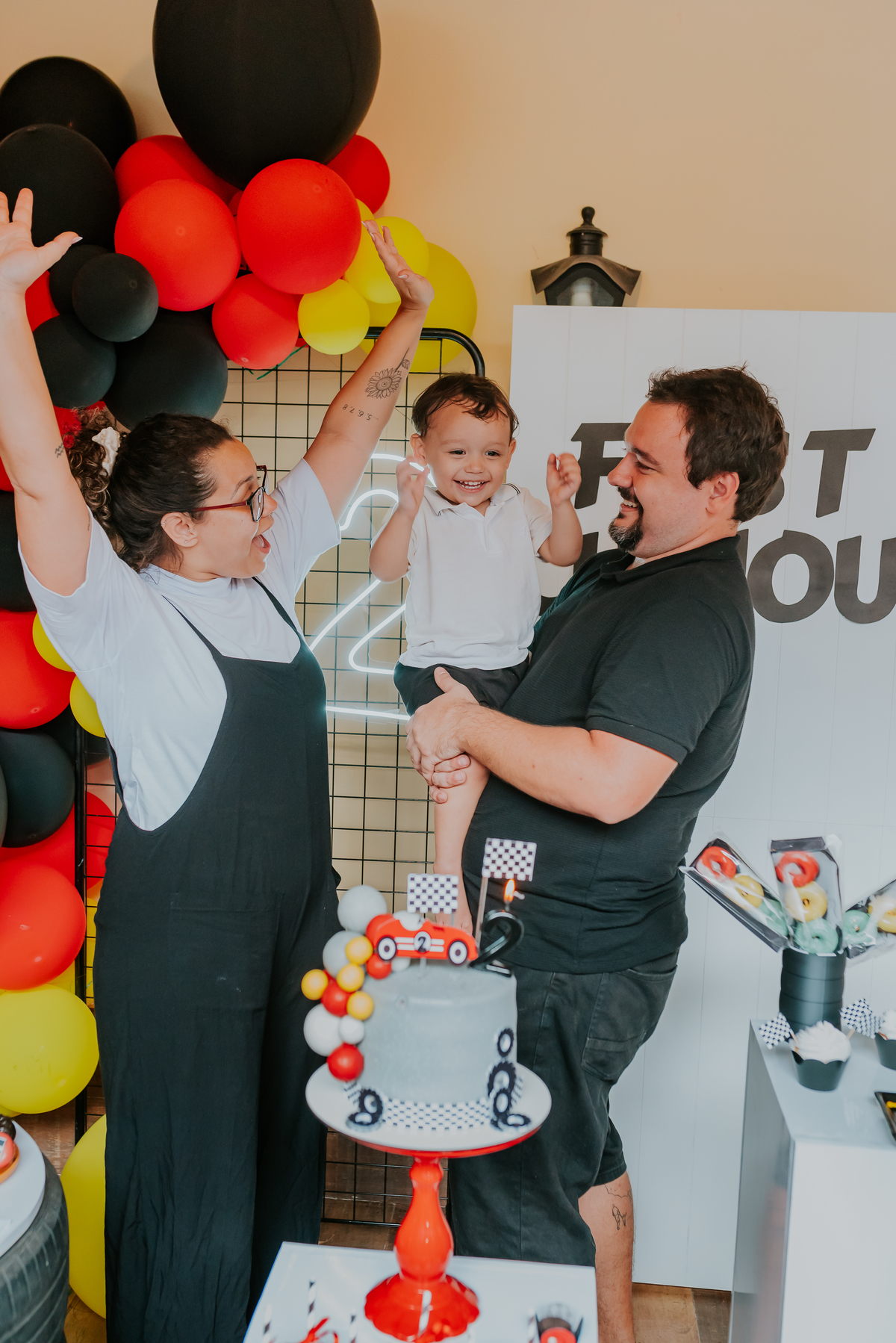 fotografia festa infantil Rio de Janeiro rj fotografa familia 2 anos Nicolas tema carros em casa 