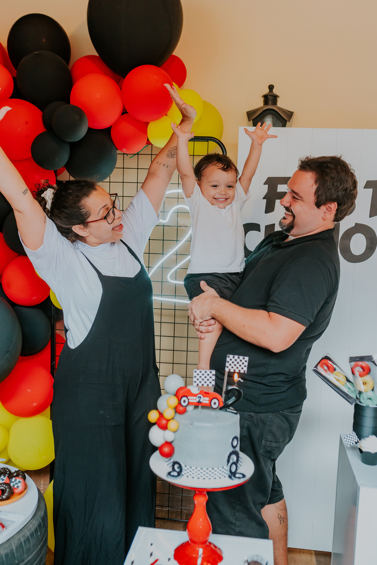 fotografia festa infantil Rio de Janeiro rj fotografa familia 2 anos Nicolas tema carros em casa 