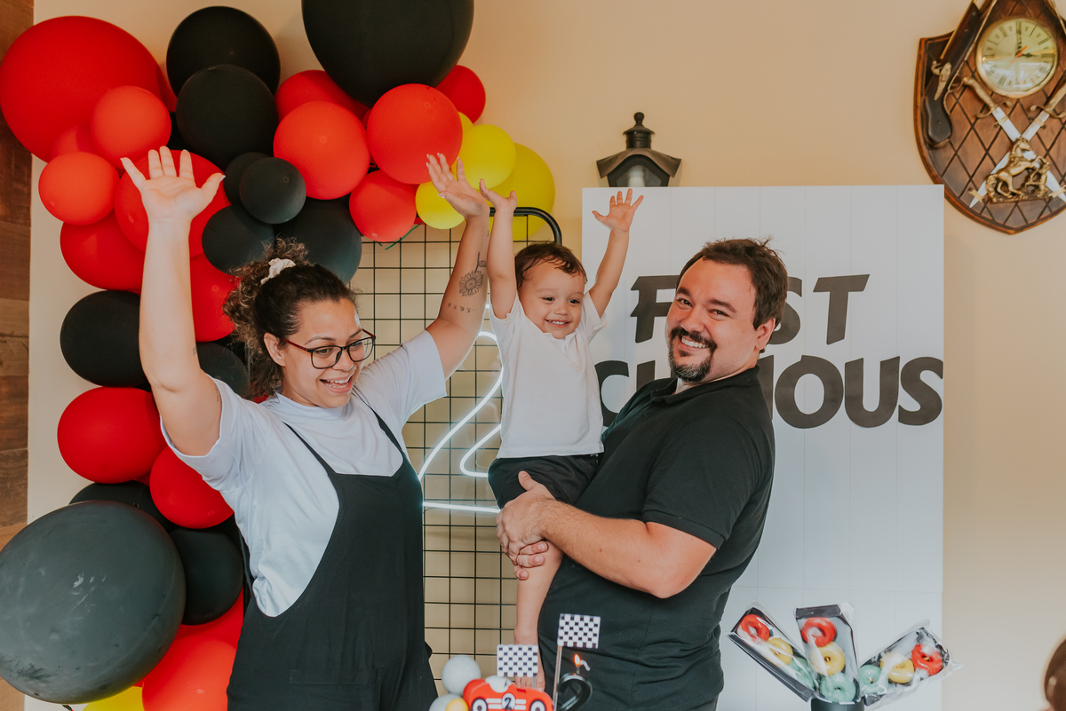fotografia festa infantil Rio de Janeiro rj fotografa familia 2 anos Nicolas tema carros em casa 