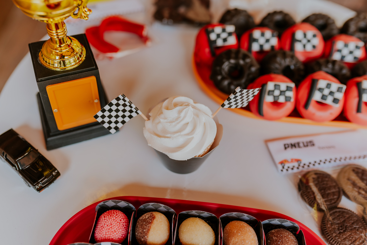 fotografia festa infantil Rio de Janeiro rj fotografa familia 2 anos Nicolas tema carros em casa 