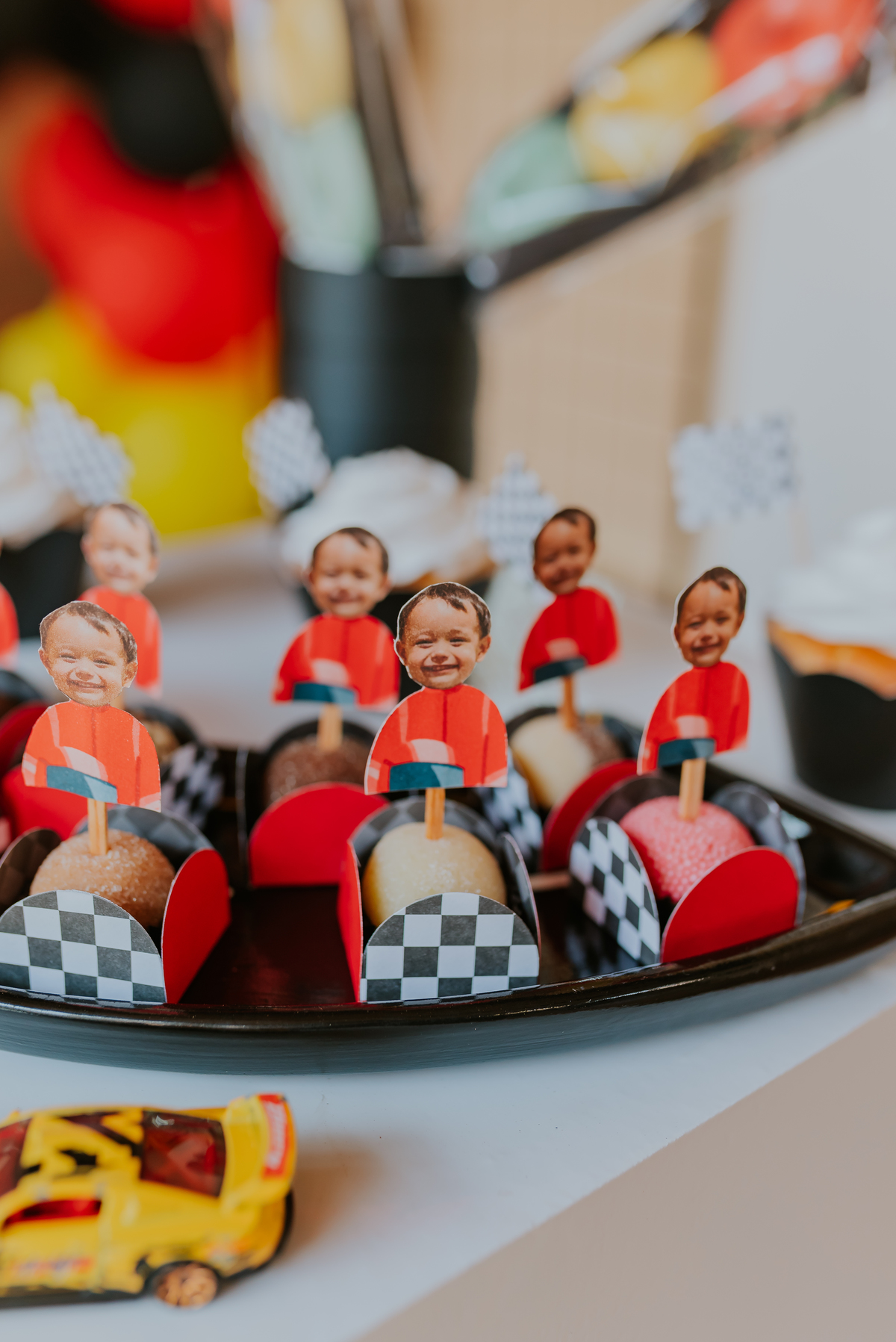 fotografia festa infantil Rio de Janeiro rj fotografa familia 2 anos Nicolas tema carros em casa 