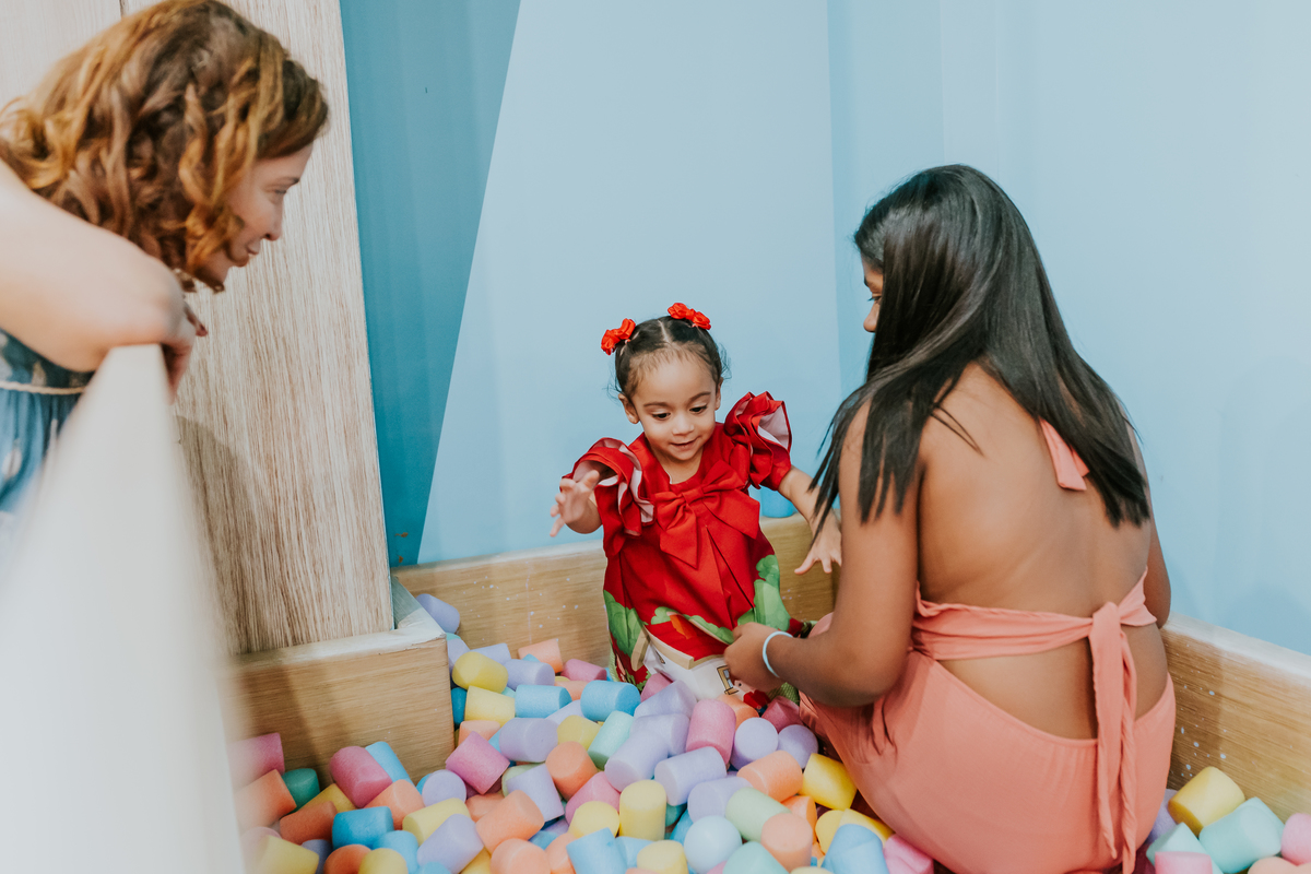 fotografa familia festa infantil 2 anos maria Julia casa de festas tik tak botafogo rio de janeiro rj fotografia tema chapeuzinho vermelho 