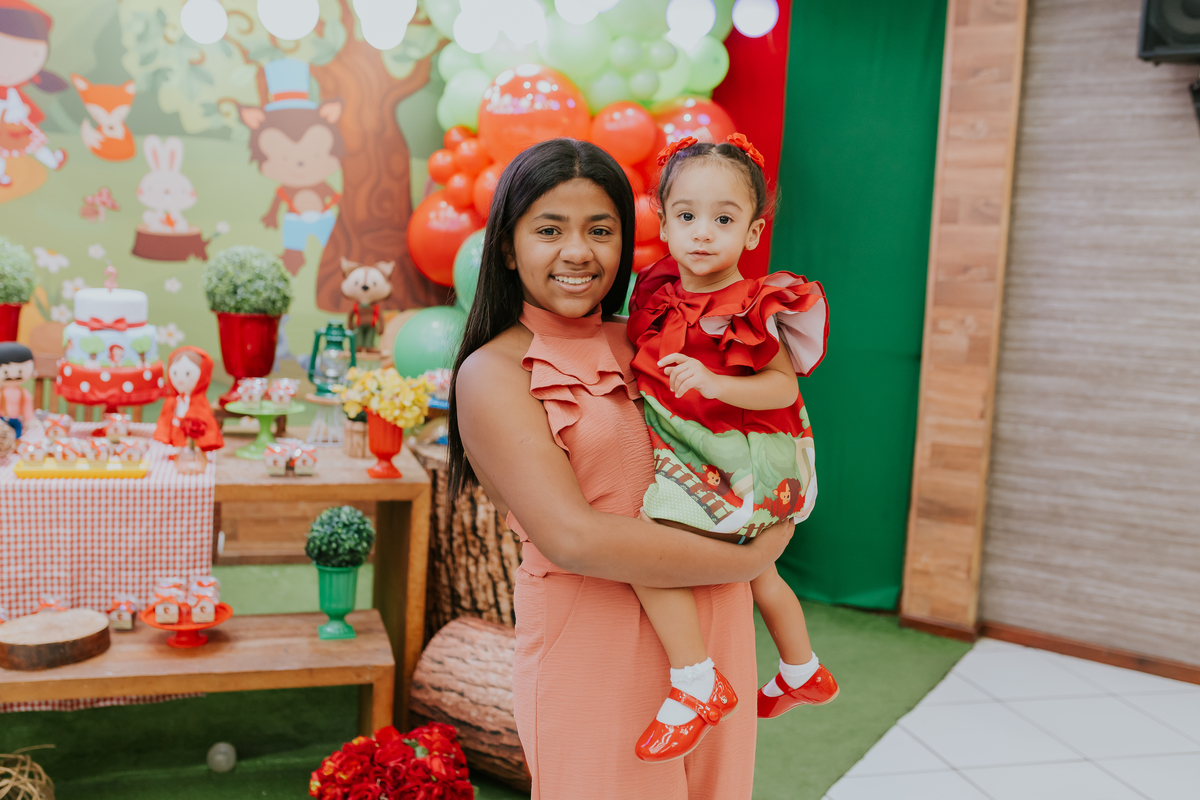 fotografa familia festa infantil 2 anos maria Julia casa de festas tik tak botafogo rio de janeiro rj fotografia tema chapeuzinho vermelho 