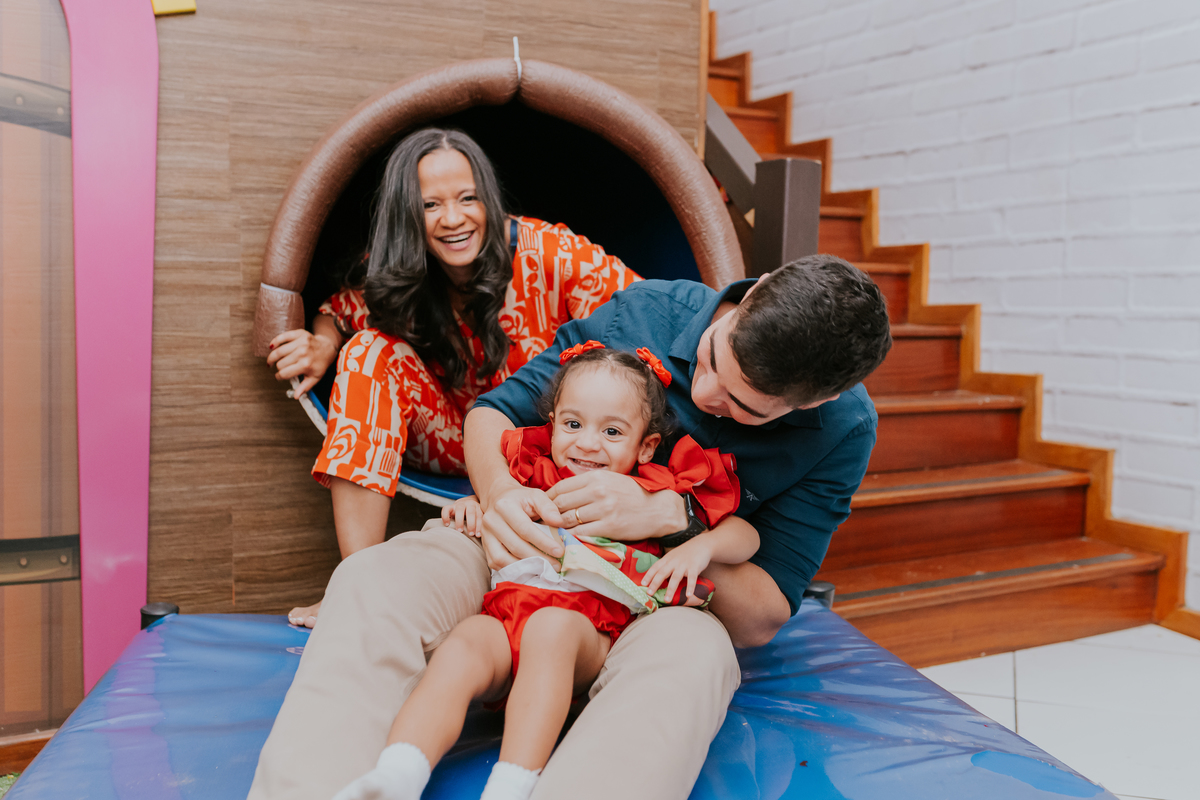 fotografa familia festa infantil 2 anos maria Julia casa de festas tik tak botafogo rio de janeiro rj fotografia tema chapeuzinho vermelho 