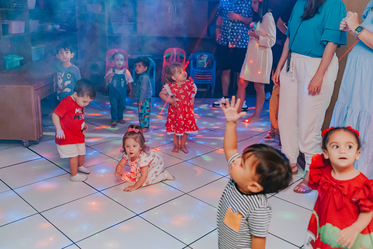 fotografa familia festa infantil 2 anos maria Julia casa de festas tik tak botafogo rio de janeiro rj fotografia tema chapeuzinho vermelho 