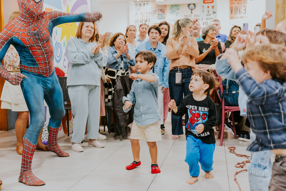 fotografia fotografa festa infantil super heróis 4 anos Miguel casa de festas quintal Tijuca rio de Janeiro rj fotografa familia 