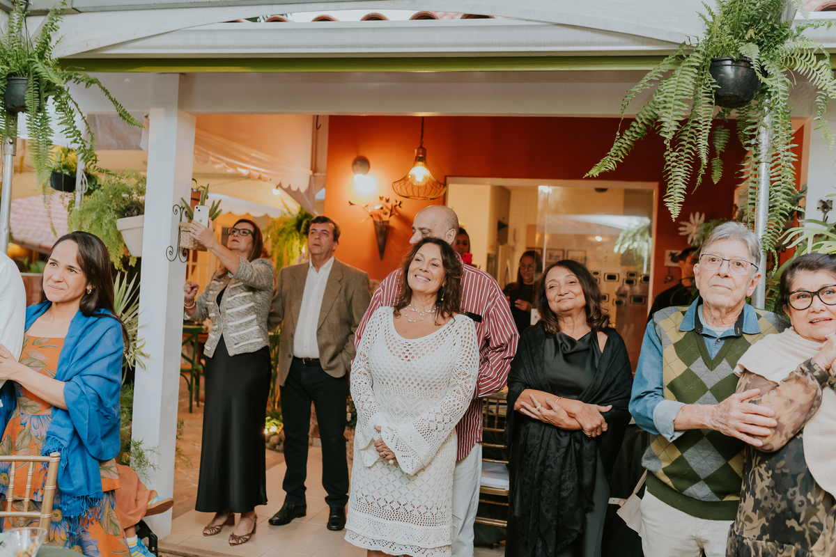 fotografa de casais casamento intimista monique e bruno em casa Rio de Janeiro rj cerimônia familia wedding 
