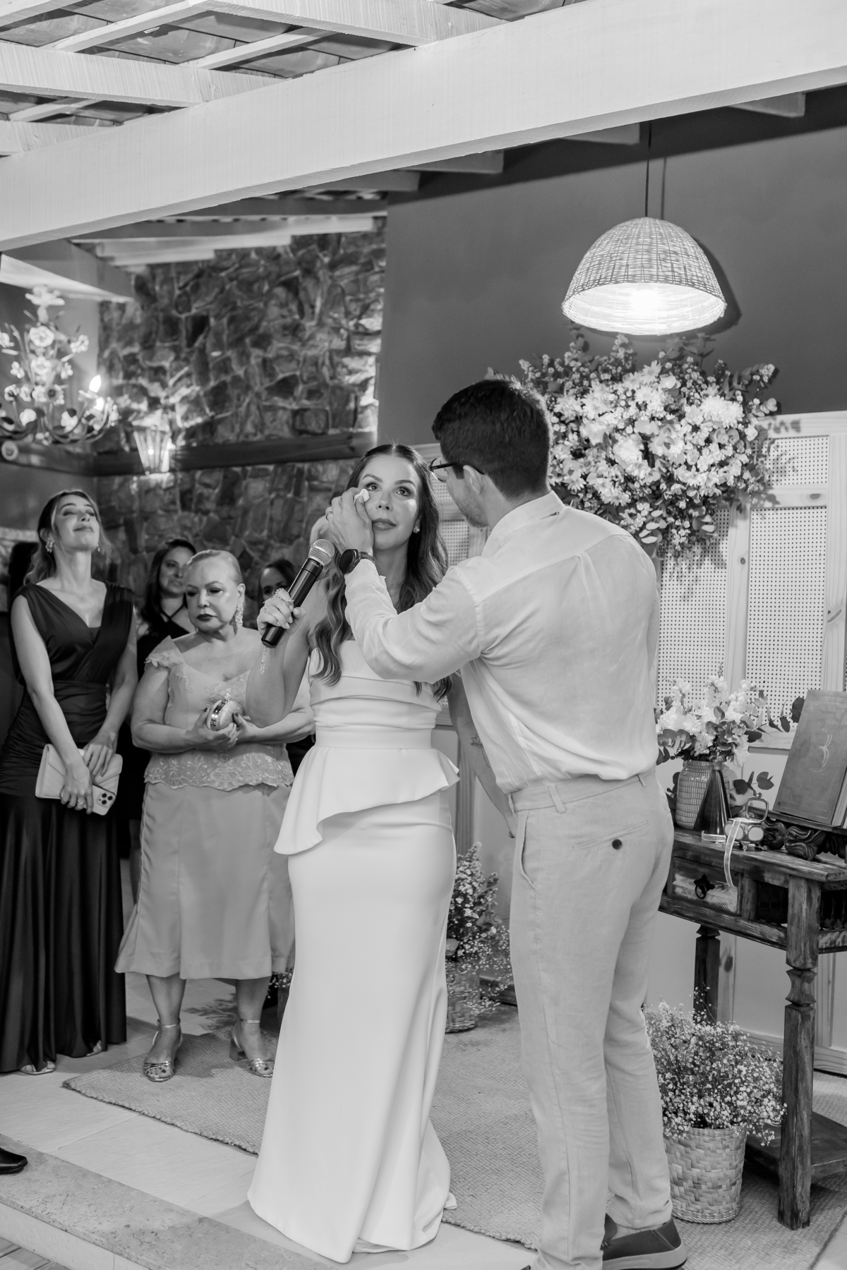 fotografa de casais casamento intimista monique e bruno em casa Rio de Janeiro rj cerimônia familia wedding 