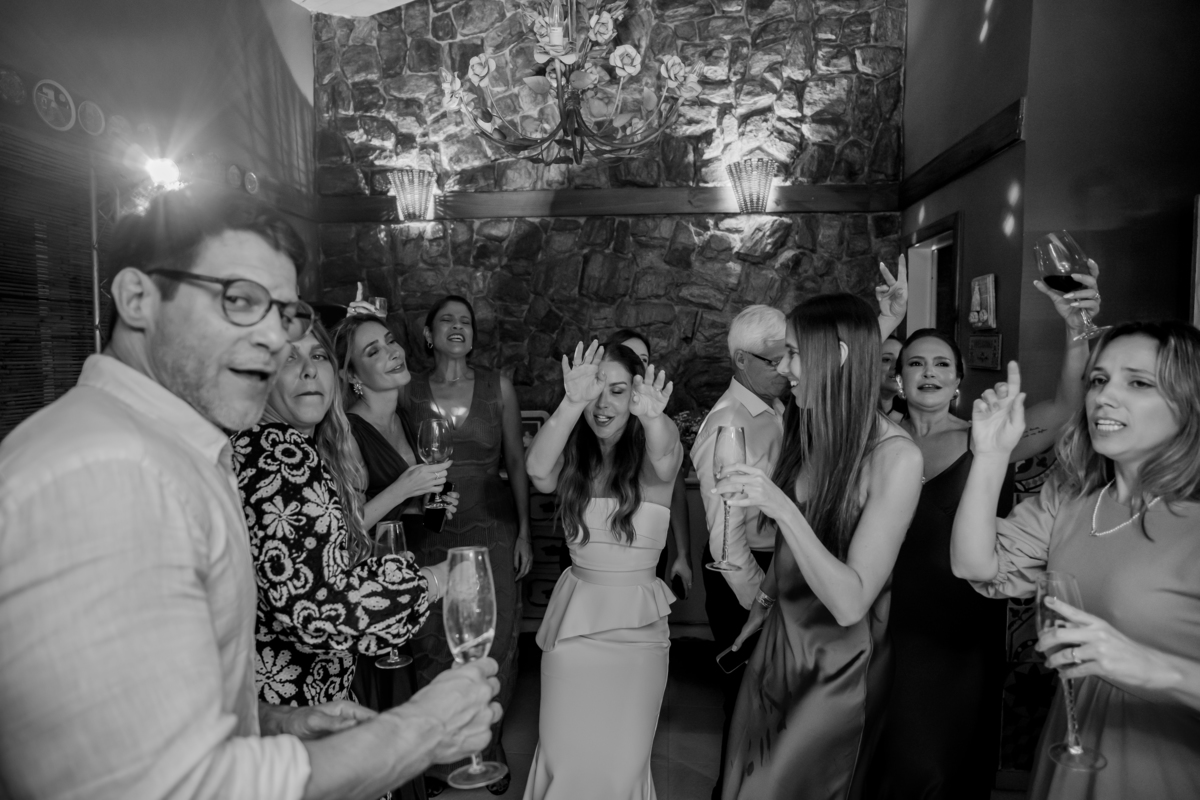 fotografa de casais casamento intimista monique e bruno em casa Rio de Janeiro rj cerimônia familia wedding 