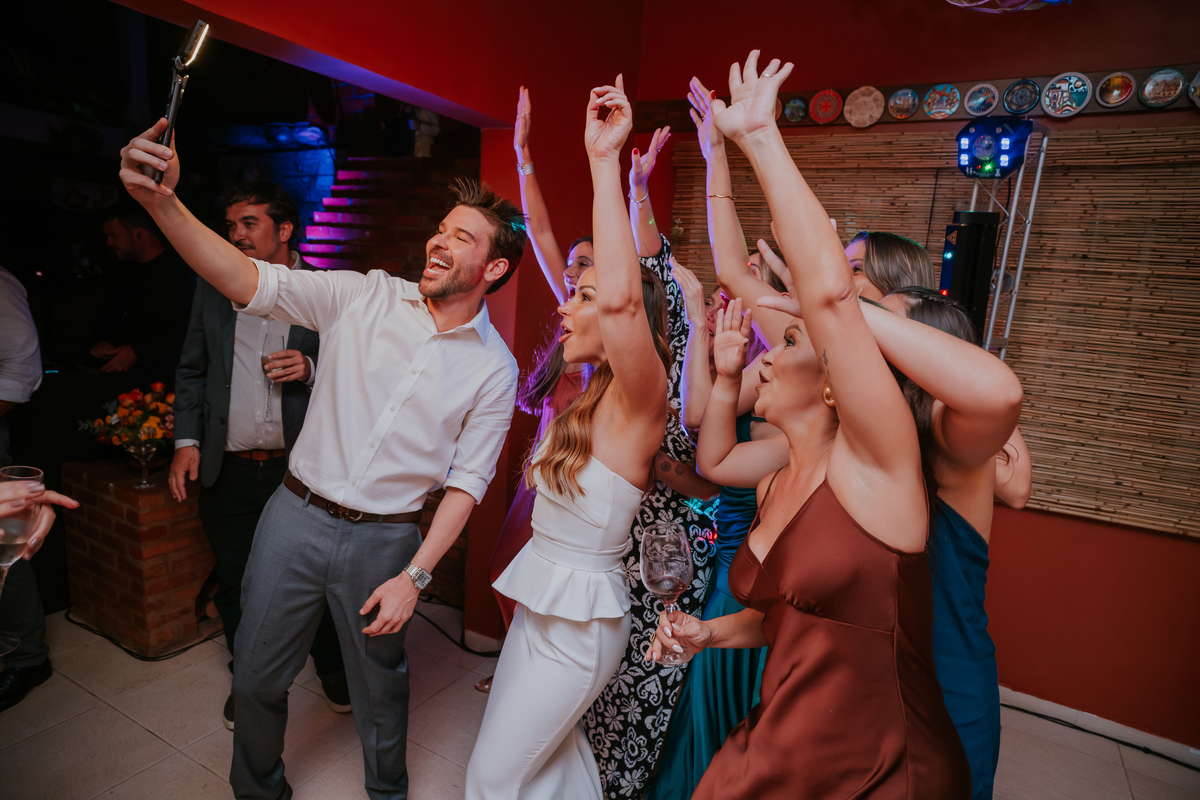 fotografa de casais casamento intimista monique e bruno em casa Rio de Janeiro rj cerimônia familia wedding 