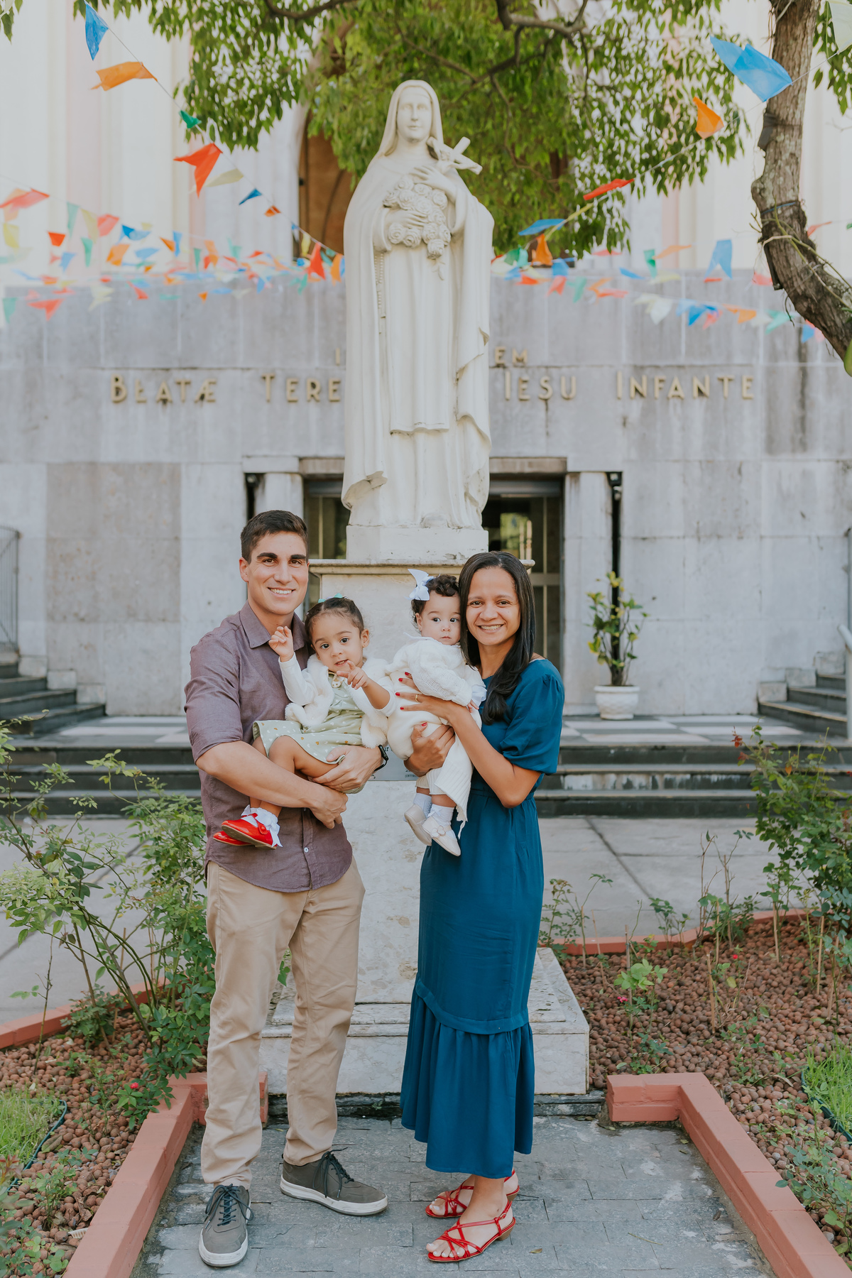 fotografa familia fotografia batizado batismo paroquia santa Teresinha do menino jesus igreja Botafogo rj Rio de Janeiro 