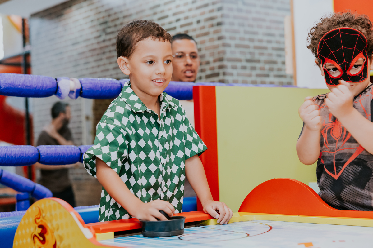 fotografa familia evento Rio de Janeiro 4 anos benjamín tema detetives do prédio azul fotografia festa infantil rj casa de festa tik tak botafogo 
