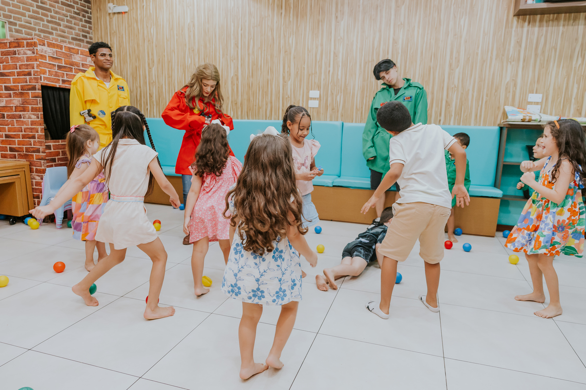 fotografa familia evento Rio de Janeiro 4 anos benjamín tema detetives do prédio azul fotografia festa infantil rj casa de festa tik tak botafogo 