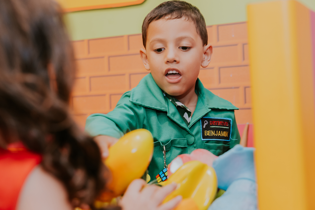 fotografa familia evento Rio de Janeiro 4 anos benjamín tema detetives do prédio azul fotografia festa infantil rj casa de festa tik tak botafogo 