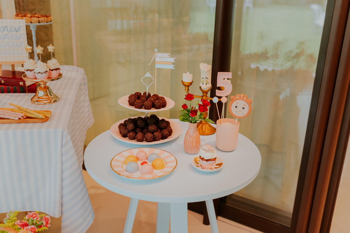 fotografia festa infantil 5 anos mia a bela e a fera barra da Tijuca fotografa de eventos rio de janeiro rj 