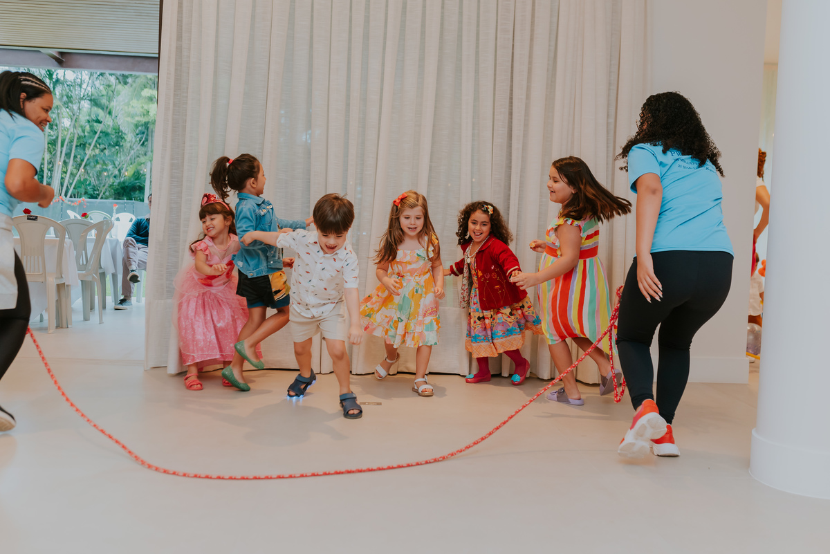 fotografia festa infantil 5 anos mia a bela e a fera barra da Tijuca fotografa de eventos rio de janeiro rj 