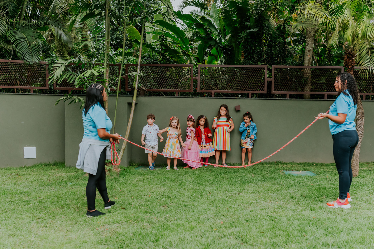 fotografia festa infantil 5 anos mia a bela e a fera barra da Tijuca fotografa de eventos rio de janeiro rj 