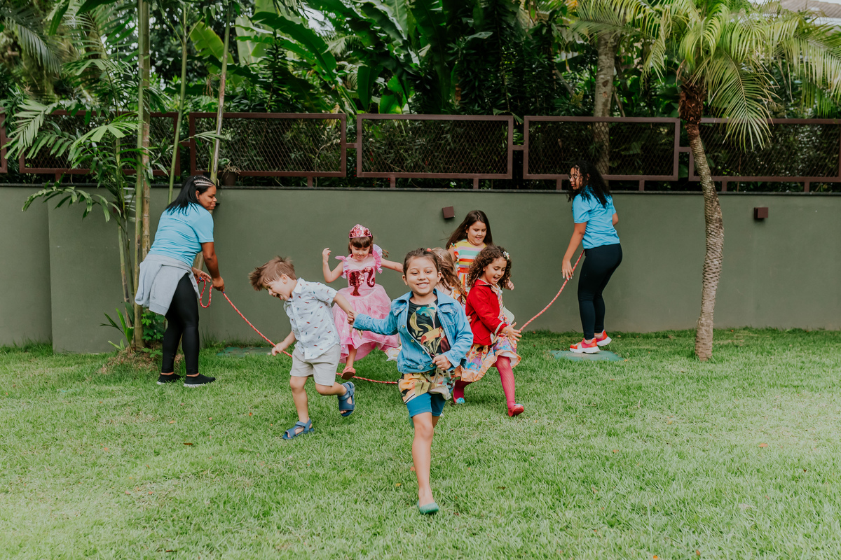 fotografia festa infantil 5 anos mia a bela e a fera barra da Tijuca fotografa de eventos rio de janeiro rj 
