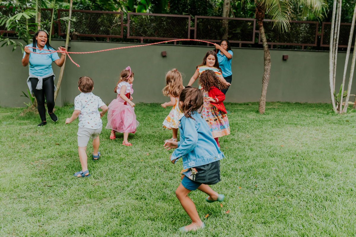 fotografia festa infantil 5 anos mia a bela e a fera barra da Tijuca fotografa de eventos rio de janeiro rj 