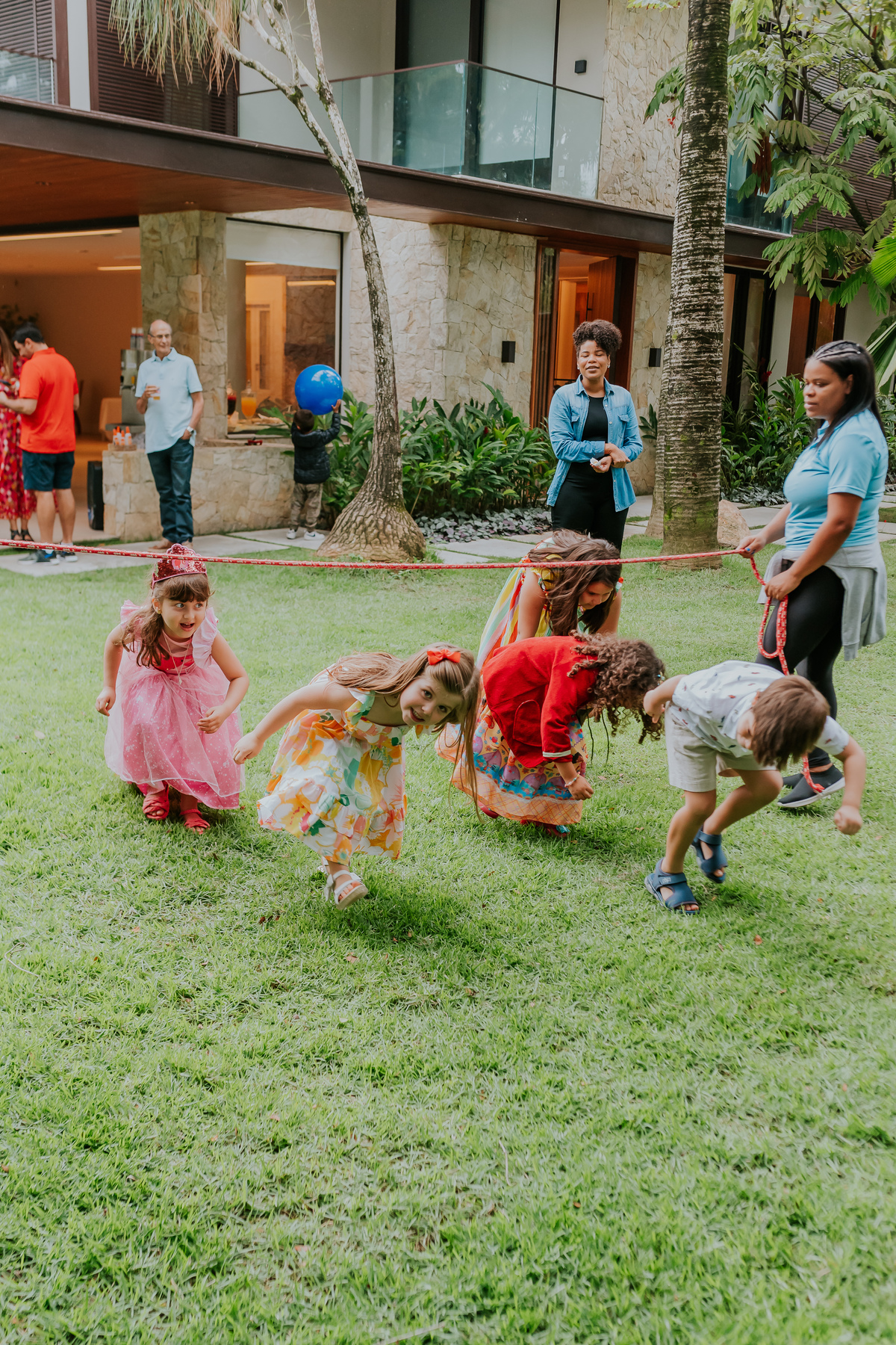 fotografia festa infantil 5 anos mia a bela e a fera barra da Tijuca fotografa de eventos rio de janeiro rj 