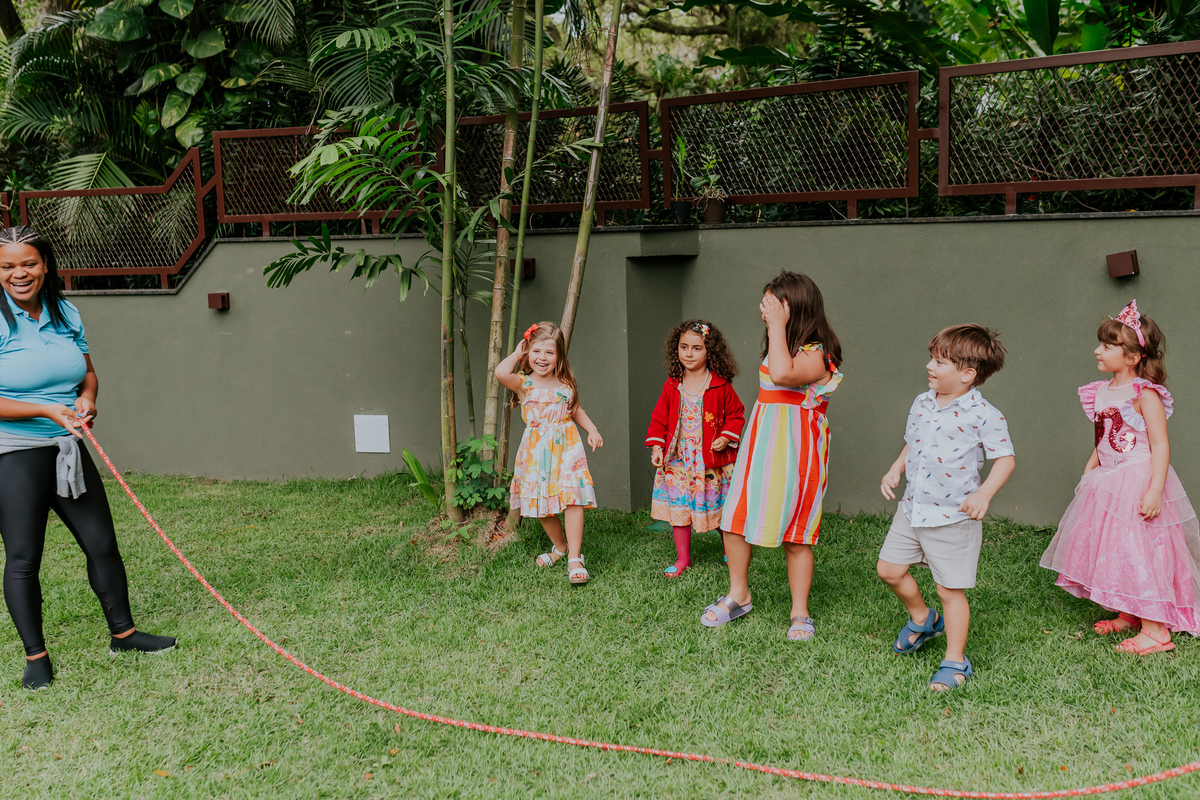 fotografia festa infantil 5 anos mia a bela e a fera barra da Tijuca fotografa de eventos rio de janeiro rj 