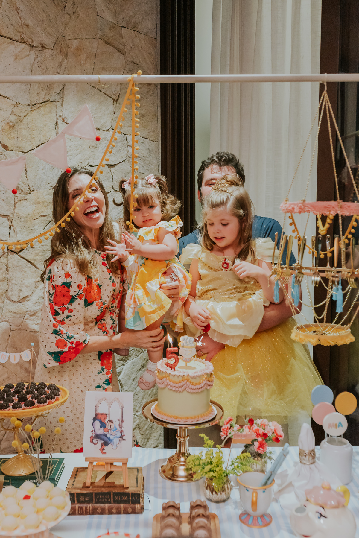 fotografia festa infantil 5 anos mia a bela e a fera barra da Tijuca fotografa de eventos rio de janeiro rj 