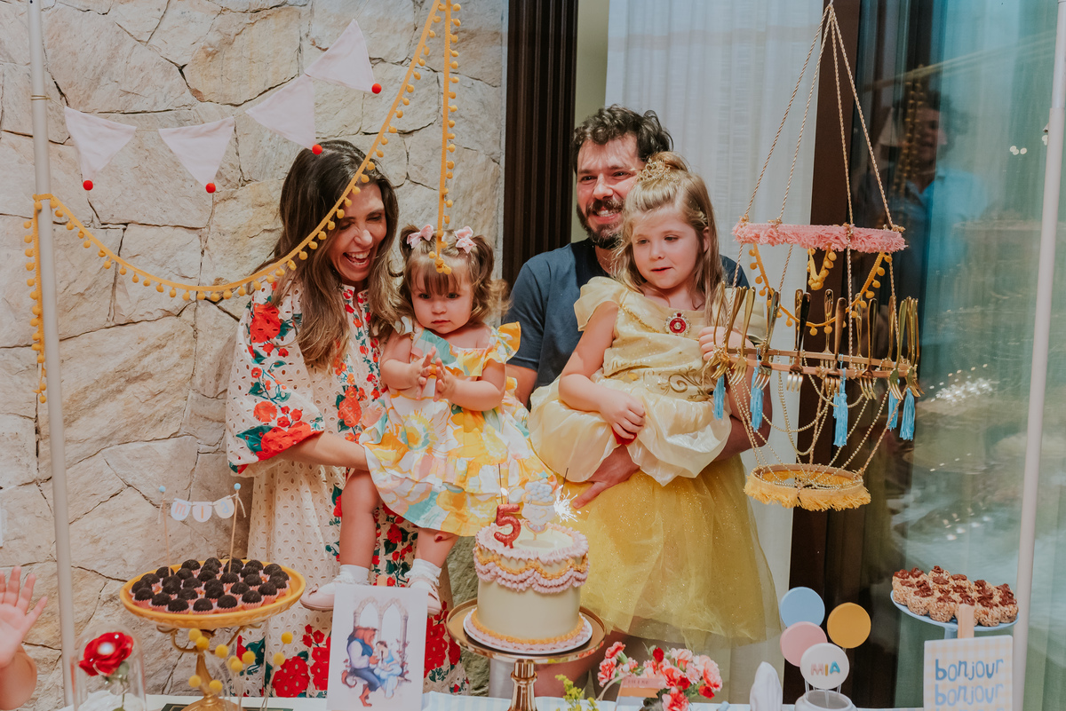 fotografia festa infantil 5 anos mia a bela e a fera barra da Tijuca fotografa de eventos rio de janeiro rj 