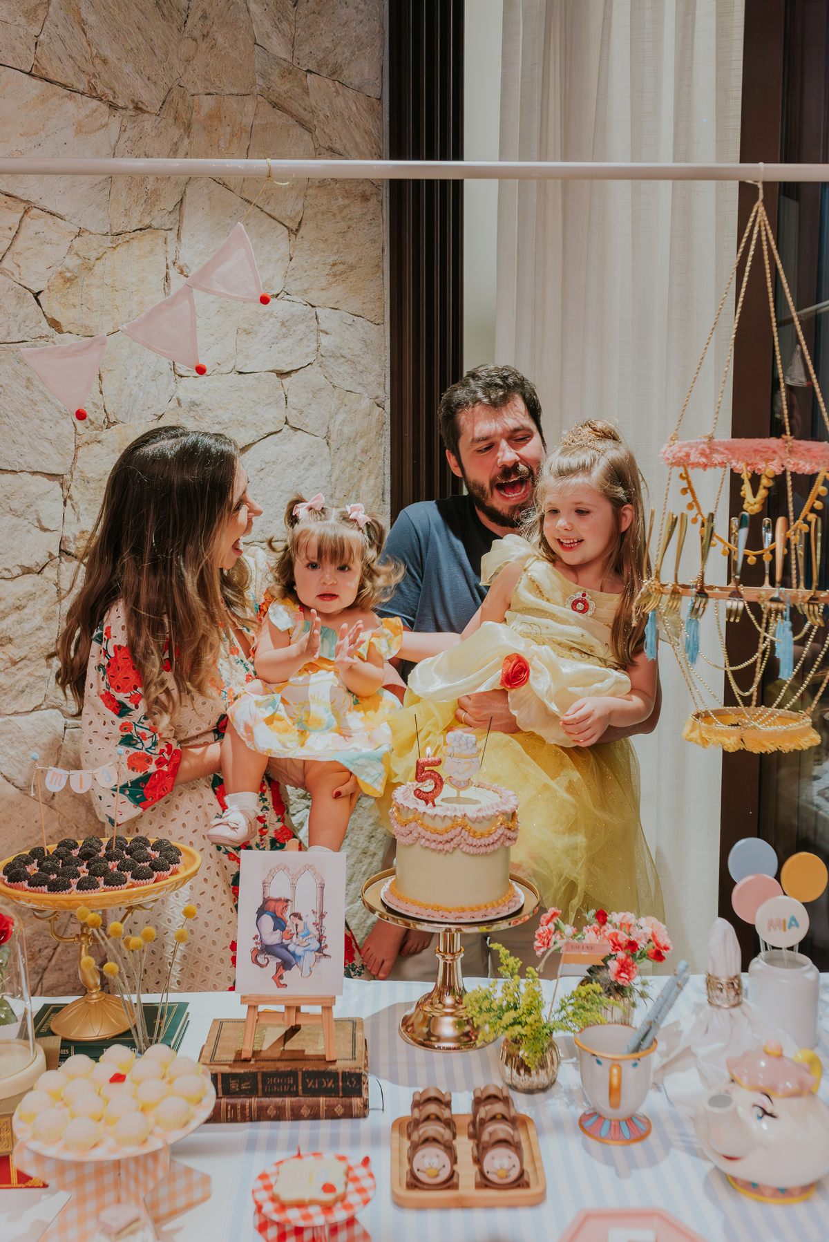 fotografia festa infantil 5 anos mia a bela e a fera barra da Tijuca fotografa de eventos rio de janeiro rj 