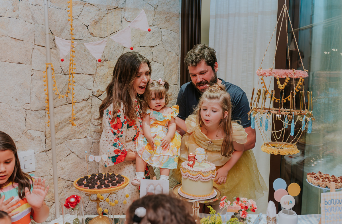 fotografia festa infantil 5 anos mia a bela e a fera barra da Tijuca fotografa de eventos rio de janeiro rj 