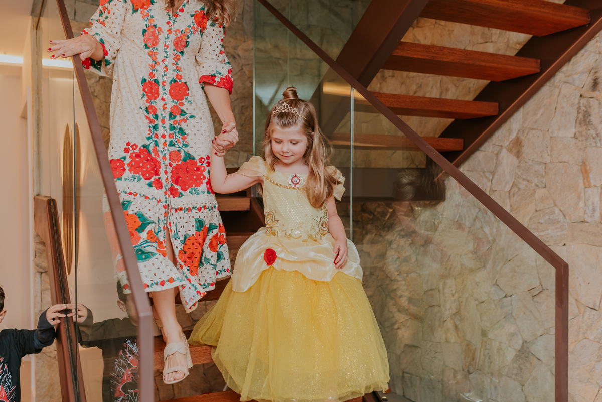 fotografia festa infantil 5 anos mia a bela e a fera barra da Tijuca fotografa de eventos rio de janeiro rj 