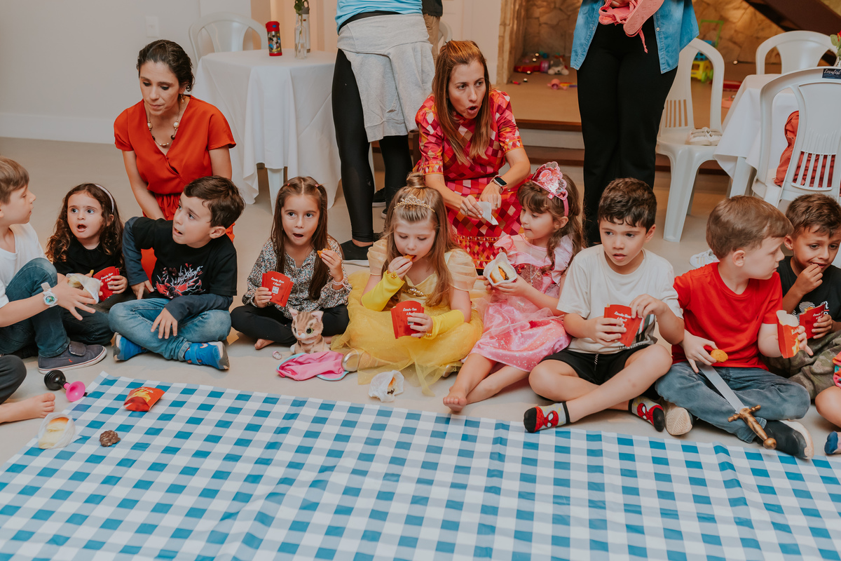 fotografia festa infantil 5 anos mia a bela e a fera barra da Tijuca fotografa de eventos rio de janeiro rj 