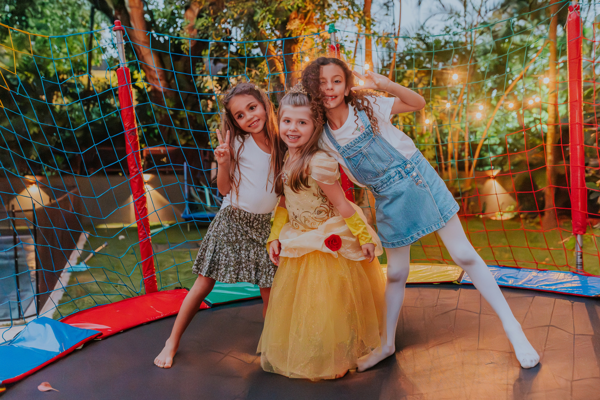 fotografia festa infantil 5 anos mia a bela e a fera barra da Tijuca fotografa de eventos rio de janeiro rj 