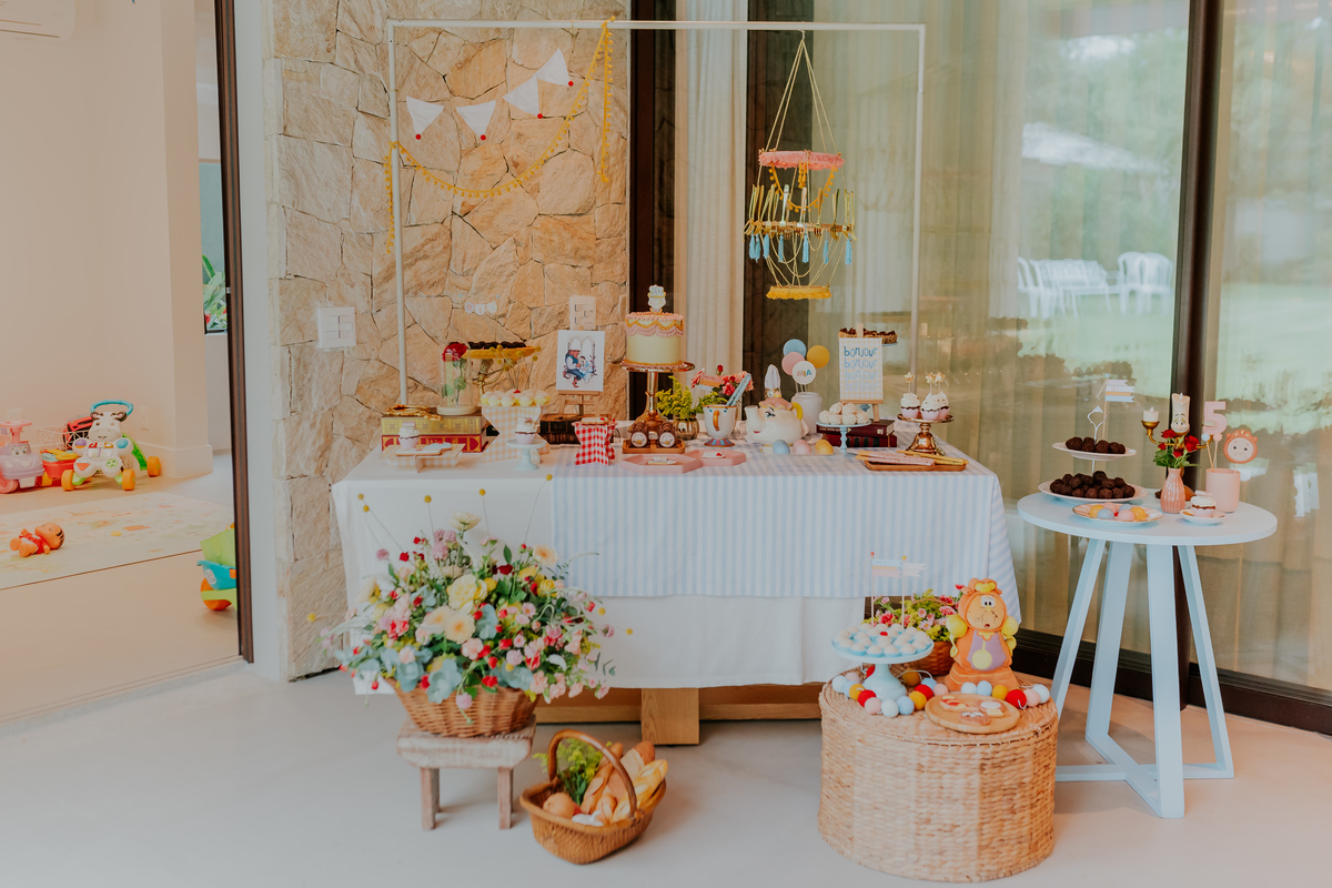 fotografia festa infantil 5 anos mia a bela e a fera barra da Tijuca fotografa de eventos rio de janeiro rj 