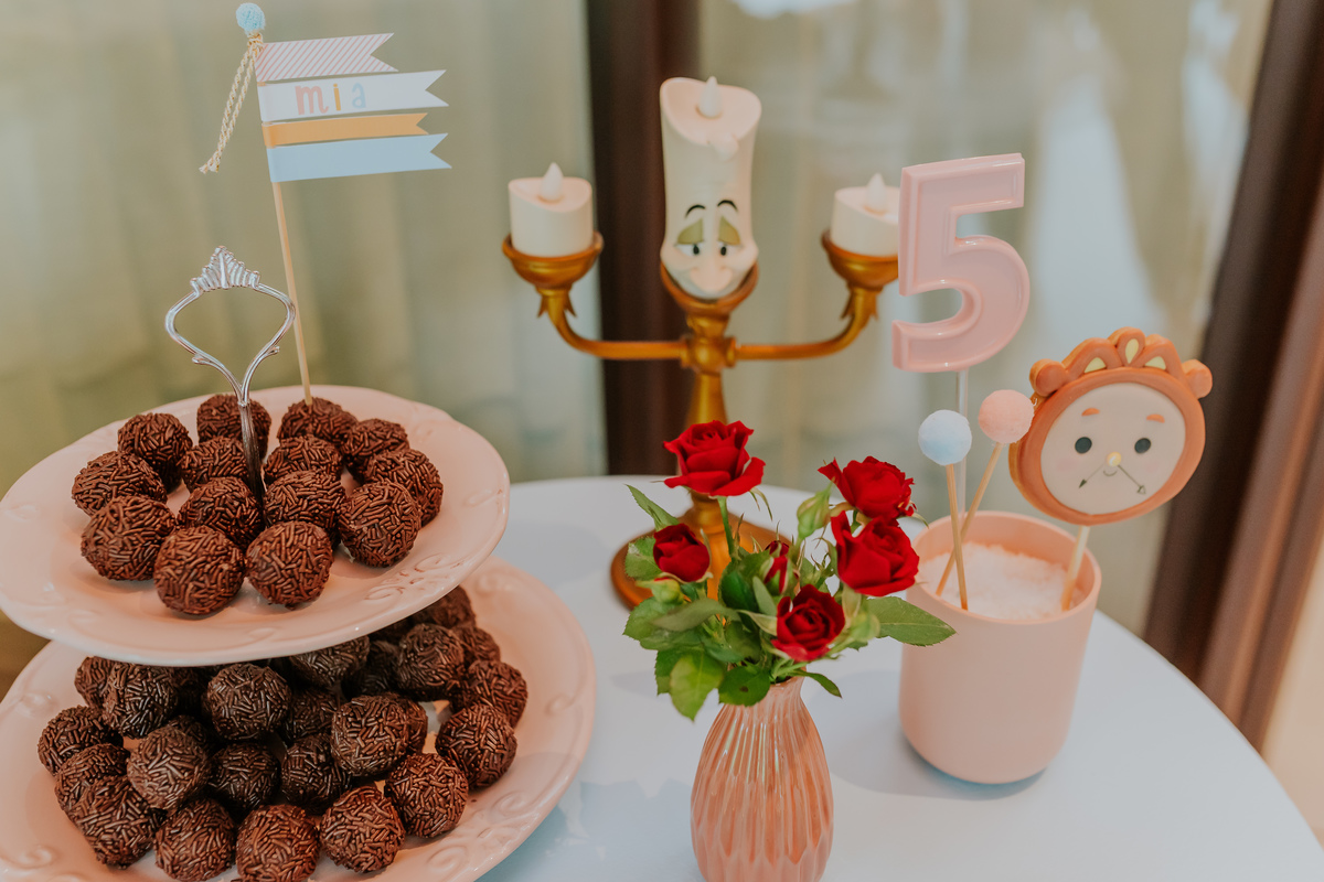 fotografia festa infantil 5 anos mia a bela e a fera barra da Tijuca fotografa de eventos rio de janeiro rj 